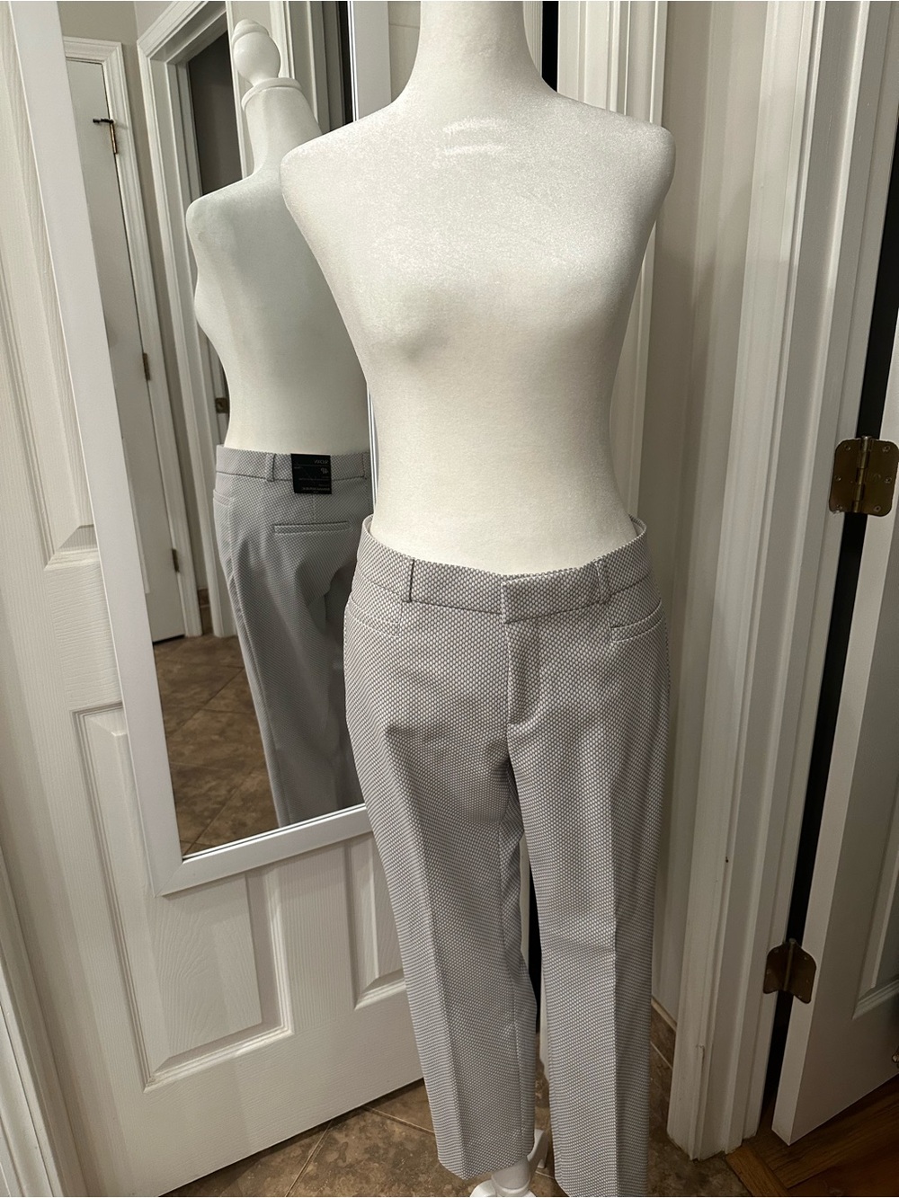 Banana Republic Sloan Light Gray Patterned Cropped Trousers NWT